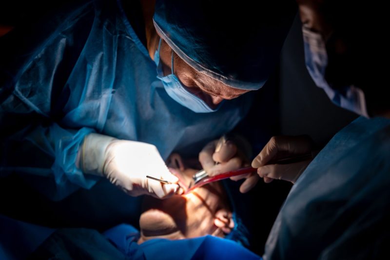 interventie chirurgicala de aditie de os