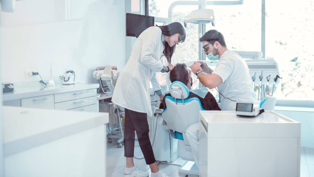 cat persista durerea dupa implant