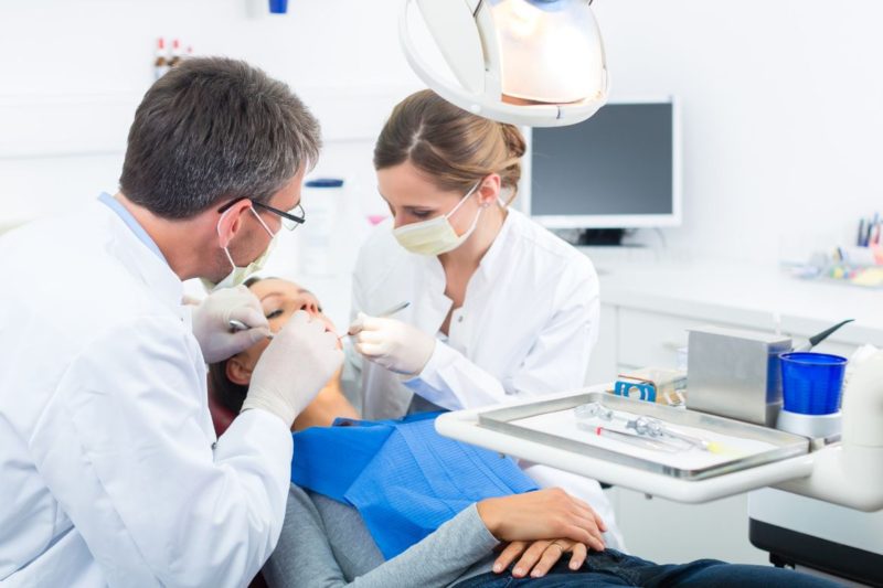 descoperire implant dentar