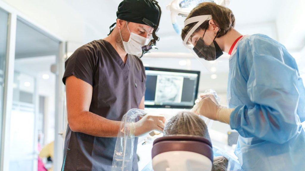 avantajele puntii dentare pe implanturi