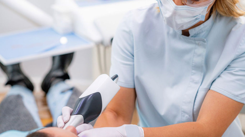 Implanturi subperiostale